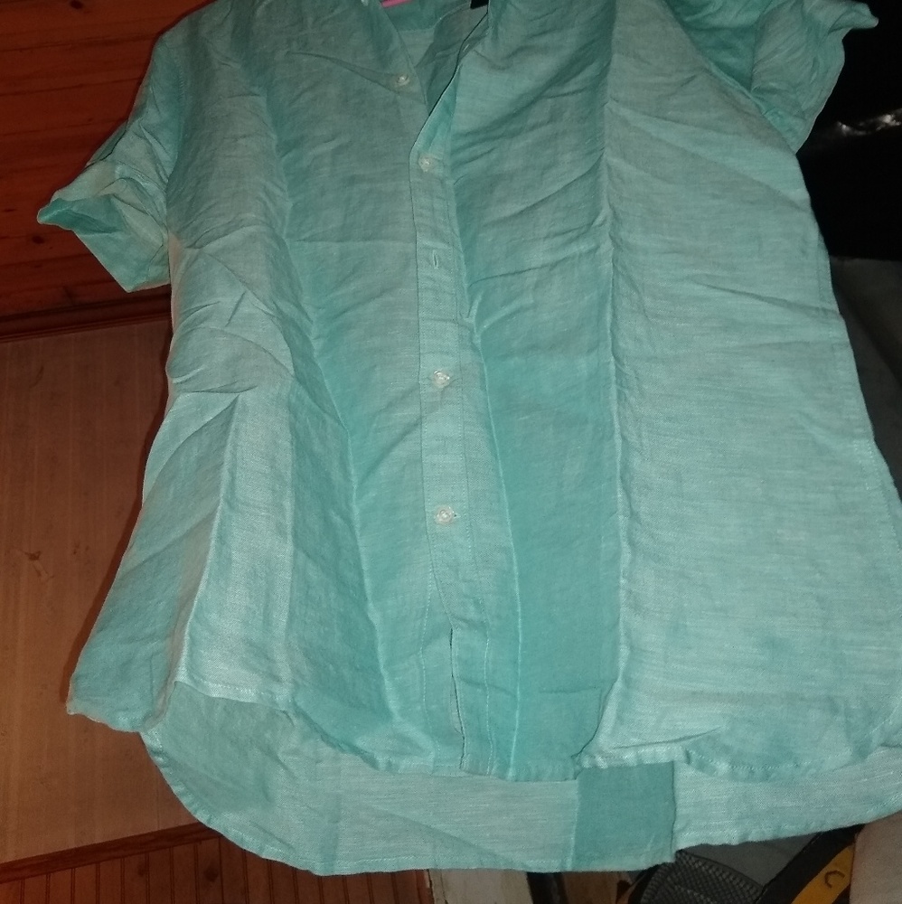 Perry Ellis Men size large dress shirt.